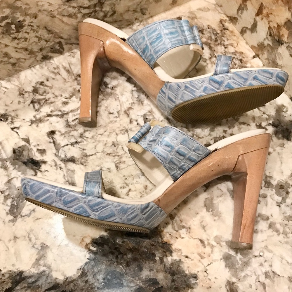 Vintage BCBG MAX AZRIA Baby Blue Sandals - Picture 5 of 15